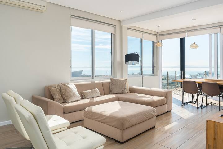 Vertigo Views in Vibey Central Green Point gallery image 2