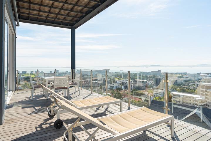 Vertigo Views in Vibey Central Green Point gallery image 5