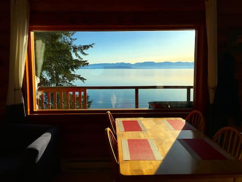 The Beach House Texada Waterfront! Hike/hunt/dogs!