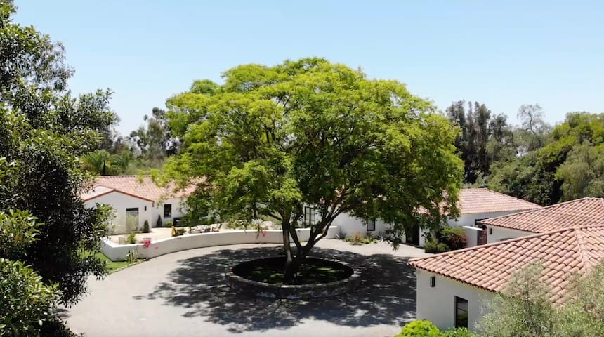 Spacious Casita with Resort Amenities