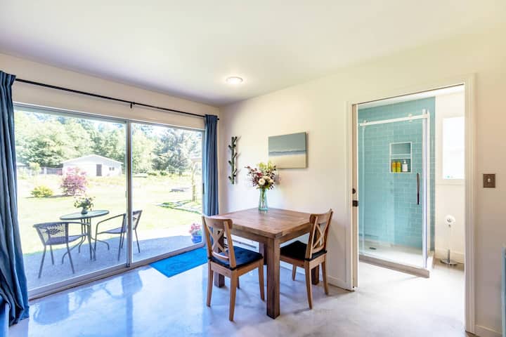Blueberry Farm Studio Suite - Close to Ocean