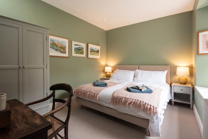 Orchard bedroom with one superkingsize bed, or twon singles, plus freestanding cupboard with hangers and dressing table