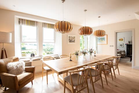 Treveddoe - Farmhouse with hot tub - dog friendly