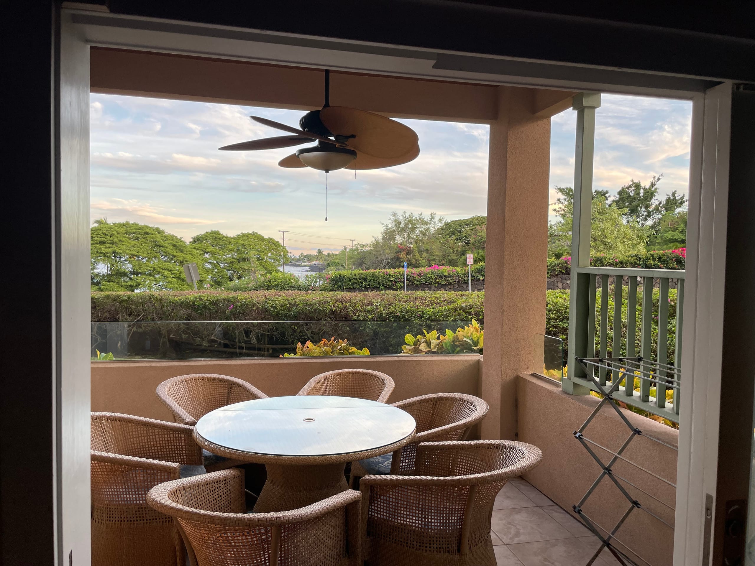 Condo in Kailua-Kona · ★4.82 · 2 bedrooms · 4 beds · 2 baths - Image 11