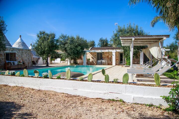 Trullo Mastro Francesco with pool for 8 guests gallery image 2