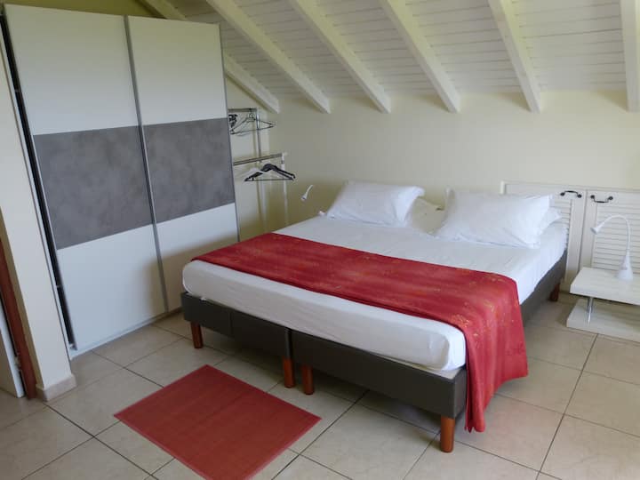 chambre du haut, vue sur mer, villa Alizés 