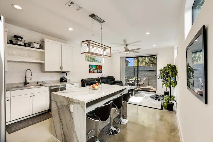 Gorgeous 3BR/3BA in the Heart of South Congress