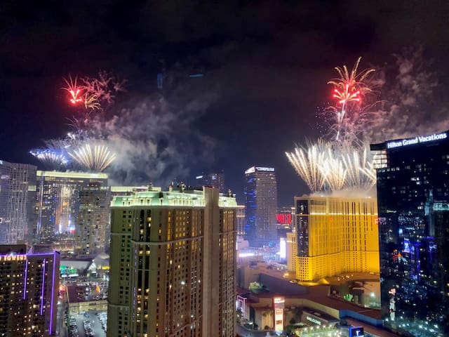 MGM Signature 2BR2BA PH Strip view No Resort Fee gallery image 4