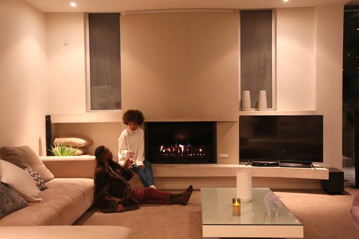 Lion’s View/5 bedr/pool/ by beach/battery power gallery image 5