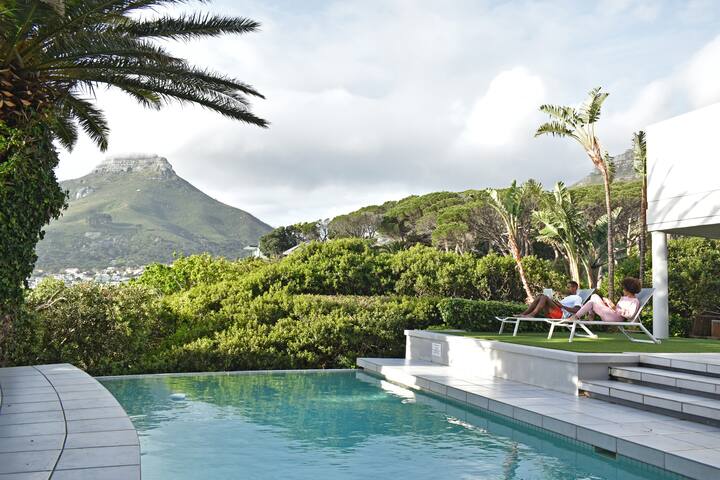 Lion’s View/5 bedr/pool/ by beach/battery power gallery image 4