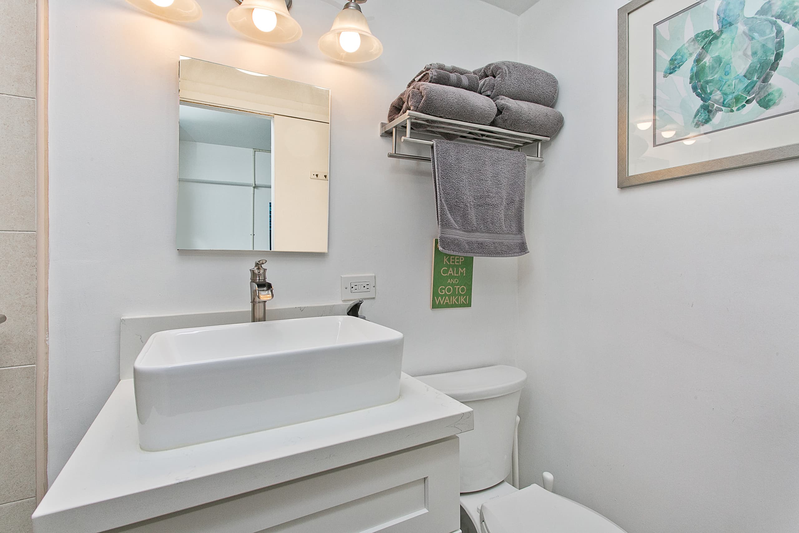 Condo in Honolulu · ★4.6 · 1 bedroom · 1 bed · 1 private bath - Image 4