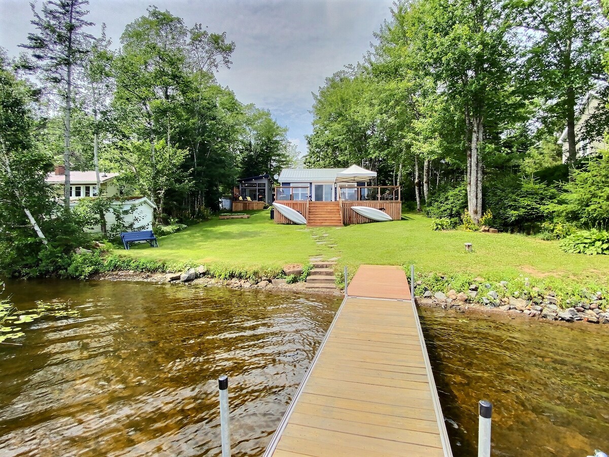 Lake Front Bliss Cozy And Modern Cottage Retreat Cottages for Rent in Shortts Lake, Nova