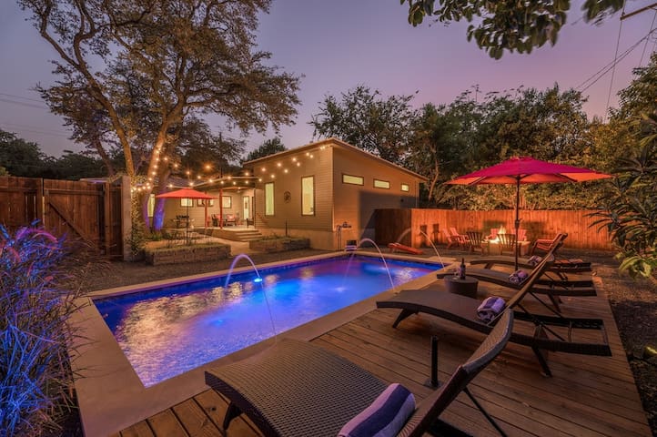SocoVilla: Downtown Pool GolfGreen FirePit 18Beds