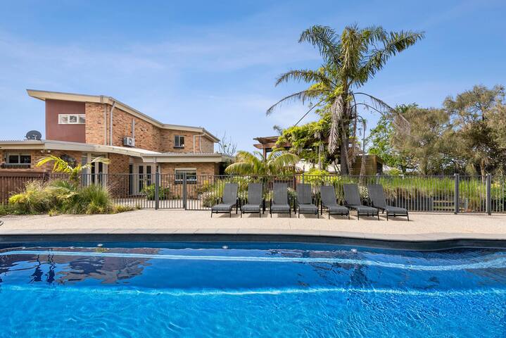 SaltwaterVilla-heated pool, 22 guests-BONUS nights