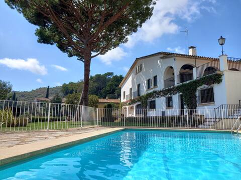 Catalan house 30' from Barcelona, near the sea