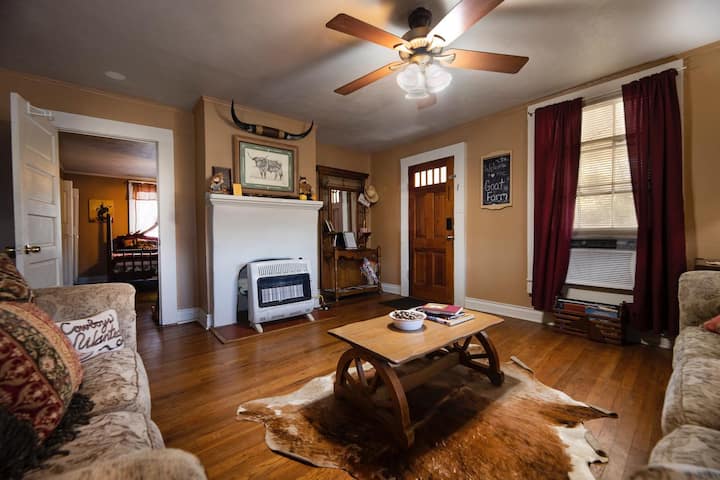 New Frontier Country Cottage In Corsicana - Corsicana, TX