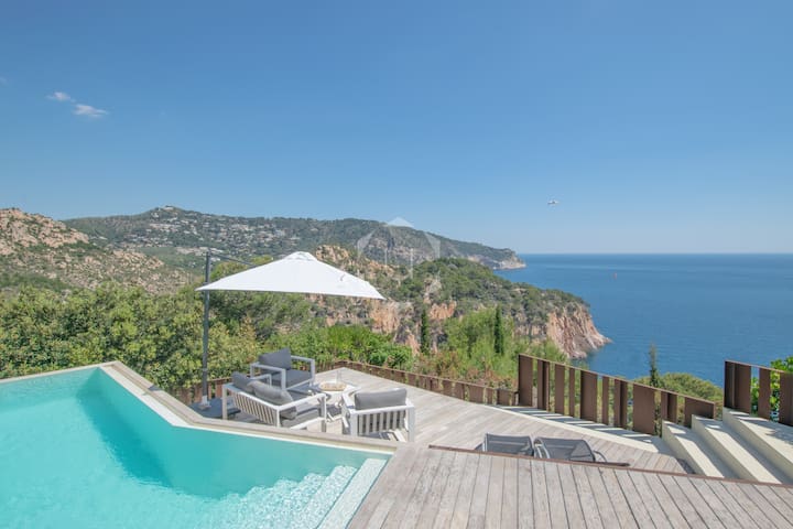 VILLA CRISTAL- Modern, with sea views and pool