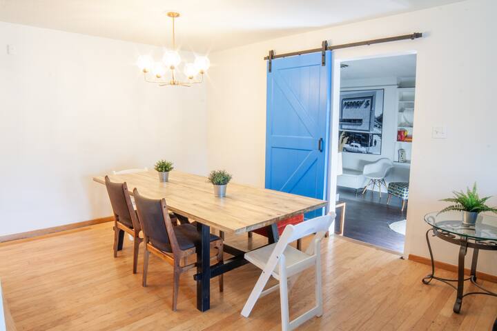 Artsy 1950s Downtown Vegas Home – Casa Bonita gallery image 5