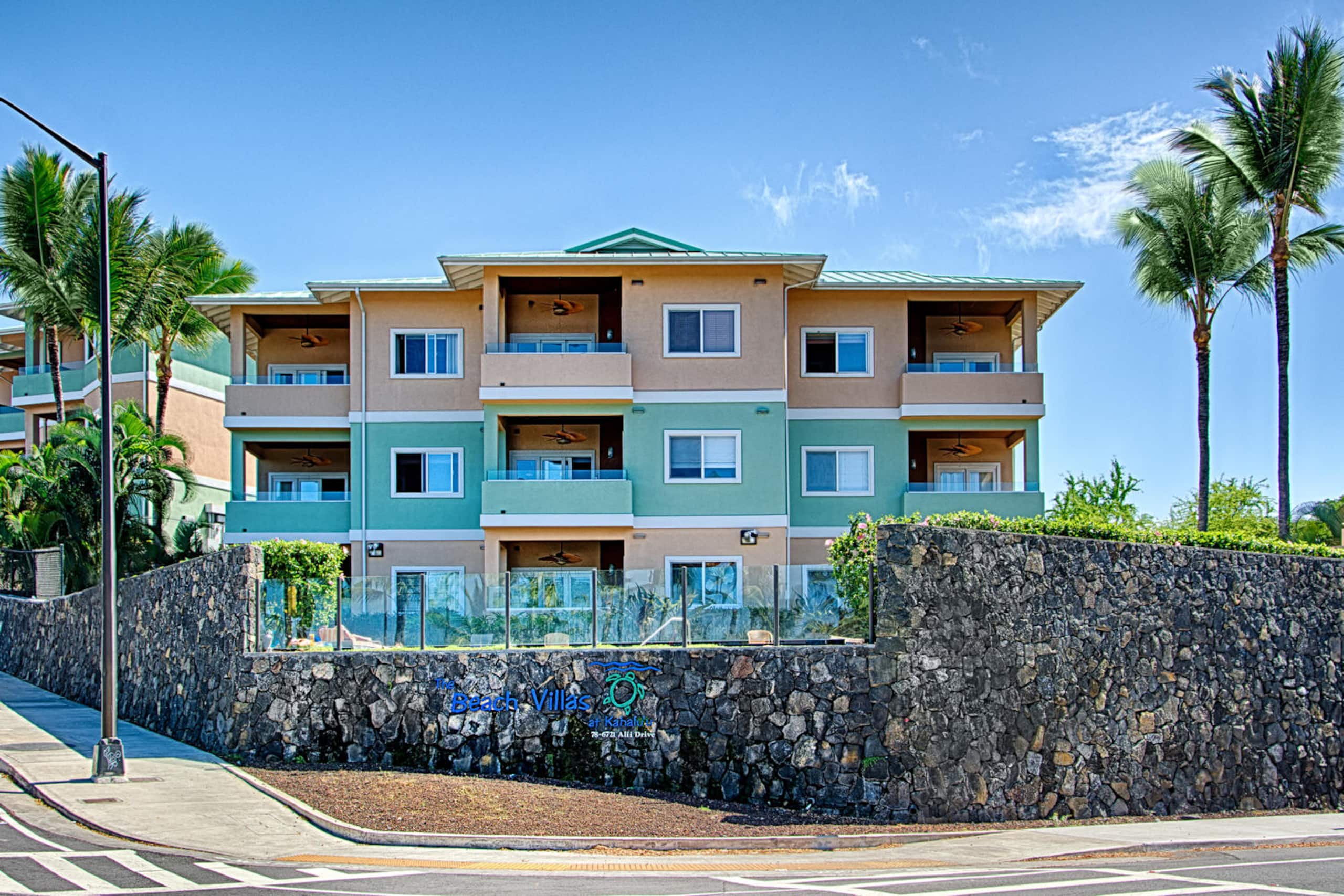Condo in Kailua-Kona · ★4.92 · 2 bedrooms · 5 beds · 2 baths - Image 3