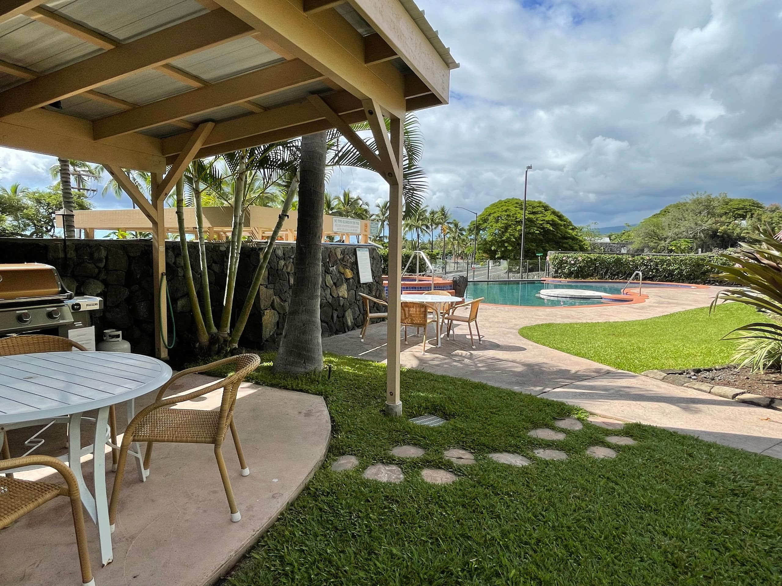 Condo in Kailua-Kona · ★4.92 · 2 bedrooms · 5 beds · 2 baths - Image 1