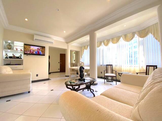 Next to beach and metro! Great Ipanema beach house gallery image 3