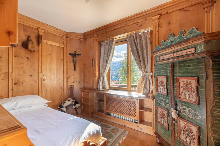 Detalles de estilo ampezzano de la habitación individual. 