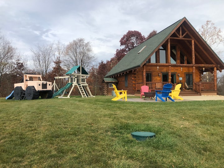 Log Cabin Living. Cabins for Rent in Sugarcreek, Ohio, United States