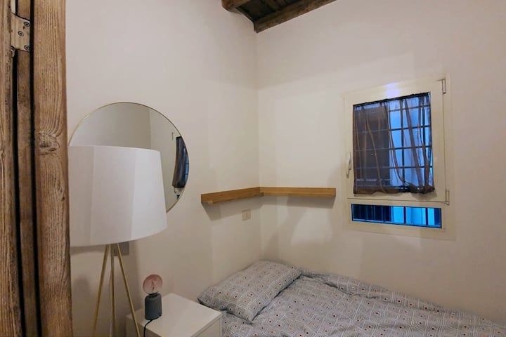 Small single bedroom