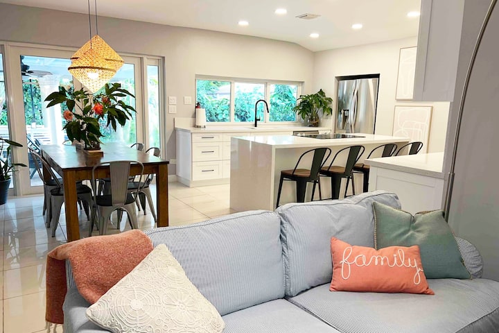 Beautiful Home W/pool, Tropical Patio, New Kitchen - Miami, FL