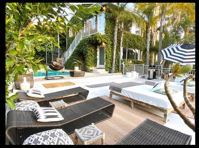 Private 3 Villa Compound ~ Hollywood Hills ~ POOL gallery image 2