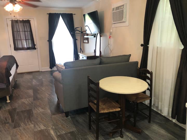 La Solange Honeymoon Cottage, Romantic, Business - Lafayette, LA