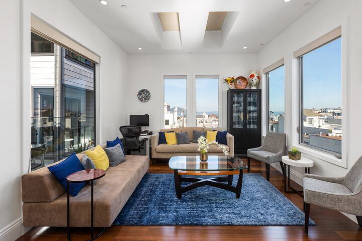 Stunning 2-Bedroom with Rooftop Deck & City Views gallery image 3