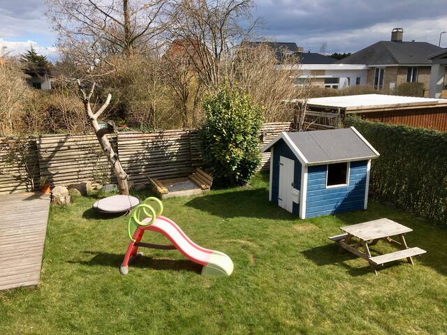 Green & sunny oasis close to beach and city center gallery image 4