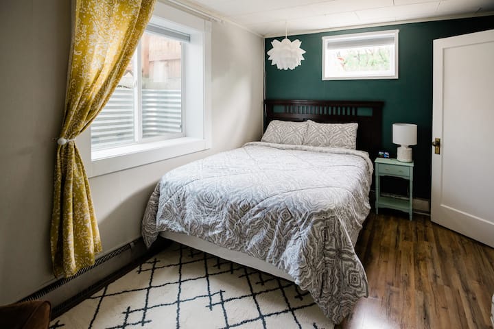 Charming One Bedroom In Midtown - Anchorage, AK
