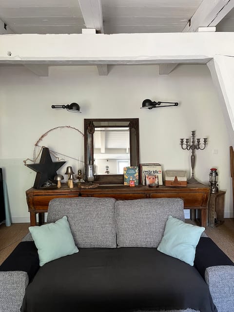 Popular Airbnb listing: Heart of GRANVILLE, pretty courtyard, beach, 4/5 bedrooms in Granville