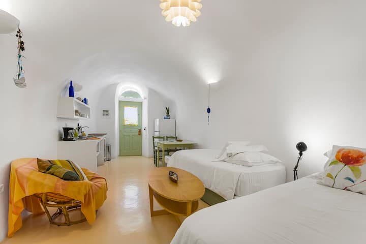 "Gravitate" Cave With Amazing Caldera Sea Views - Santorini