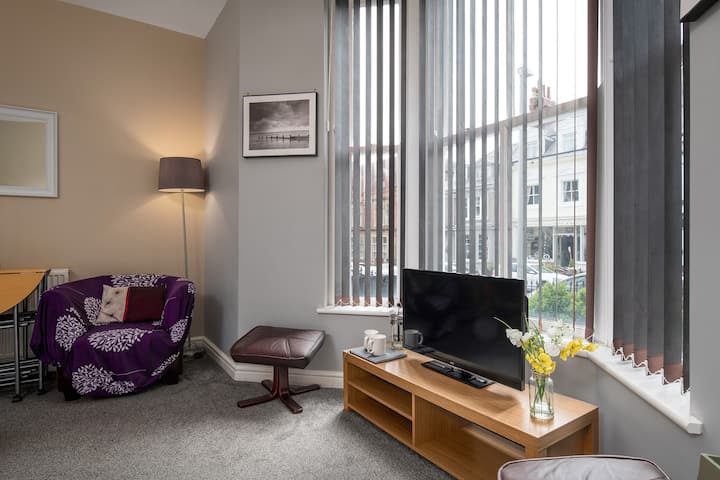 Llandudno | Ground Floor Apartment | Sleeps 4 - Flats for Rent in Llandudno,  Wales, United Kingdom