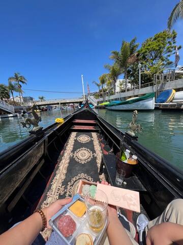 Beautiful 2 Story Right by the Canals & Ocean View gallery image 2