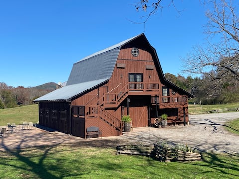 The Hayloft Sky Cabin at Country Manor Acres