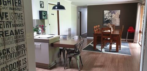 Large Modern Home,  Fourteenonbegg.