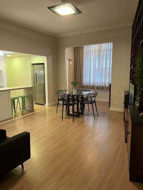 Copacabana 2 bedrooms! Beach court!