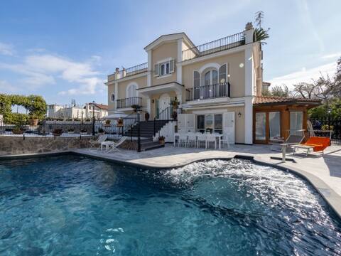 Villa Ares, pool,few minutes from Sorrento center!