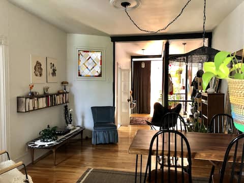 Successful Airbnb property: Perfect spot little italy/mile-end in Montréal