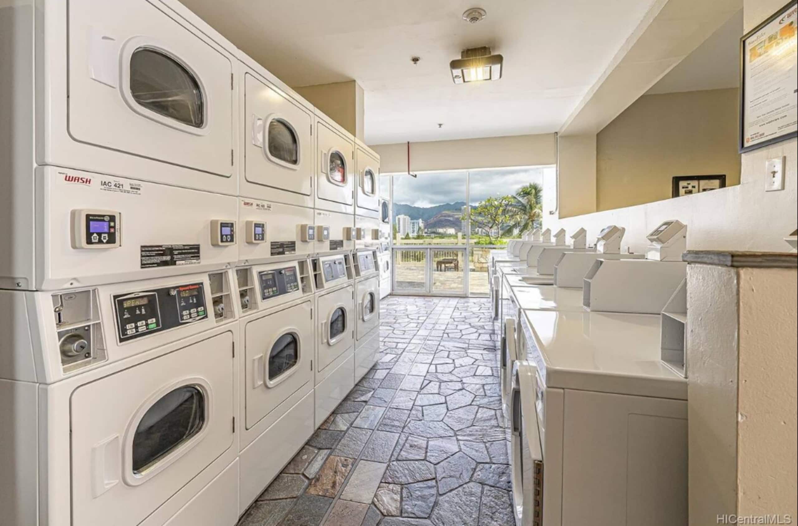 17FL - Waikiki Walkable - Upgraded King Studio - Image 35
