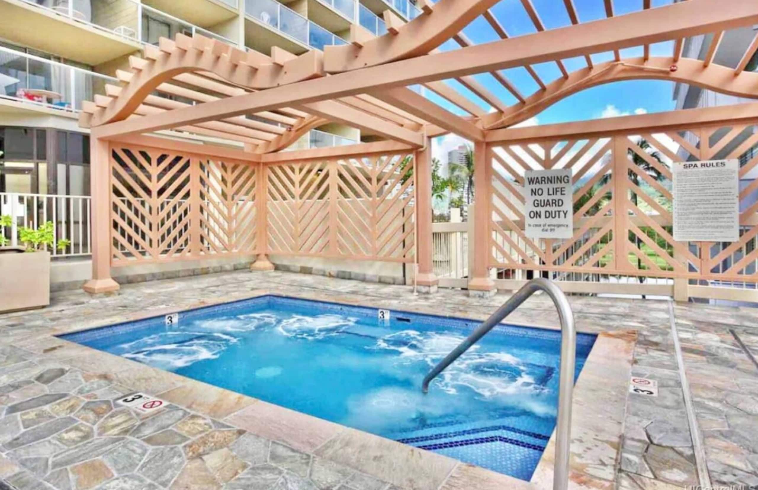 17FL - Waikiki Walkable - Upgraded King Studio - Image 40