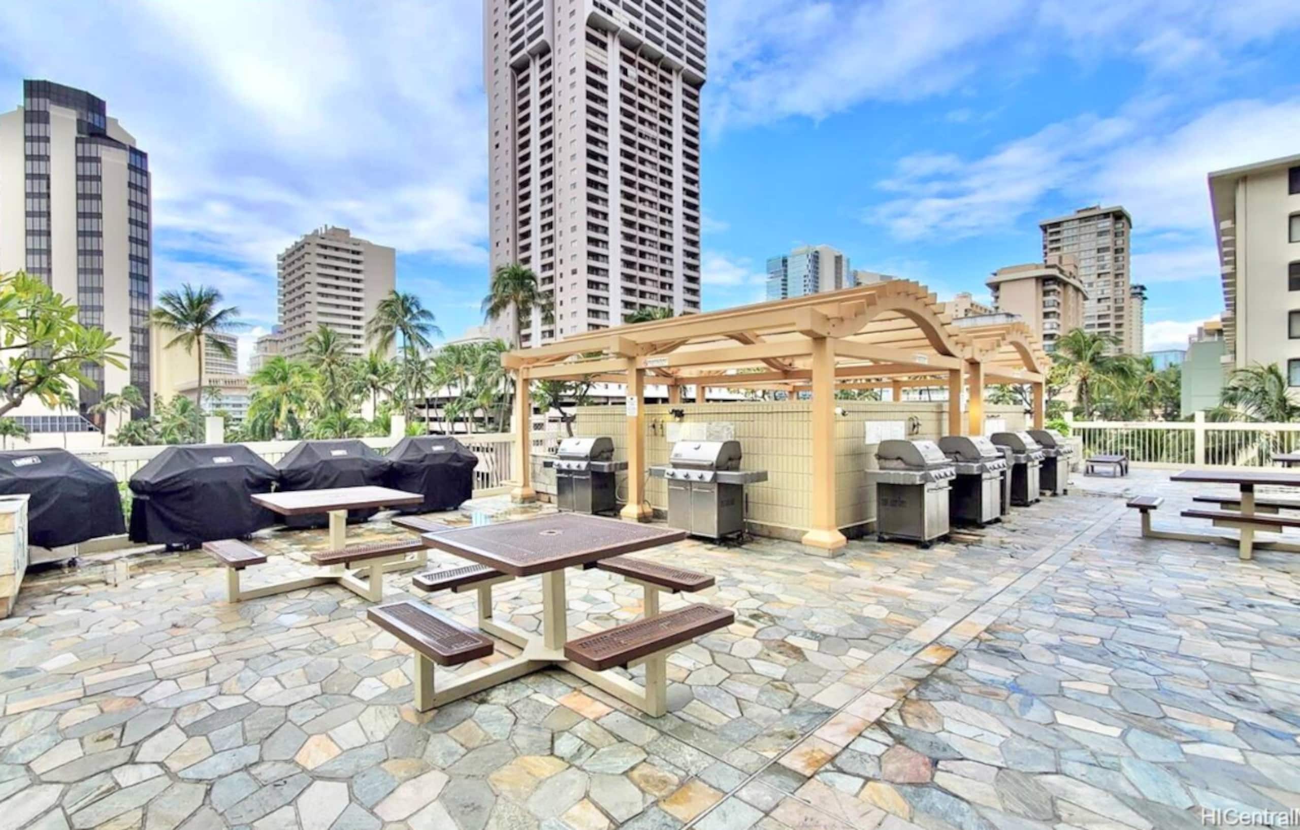 17FL - Waikiki Walkable - Upgraded King Studio - Image 36