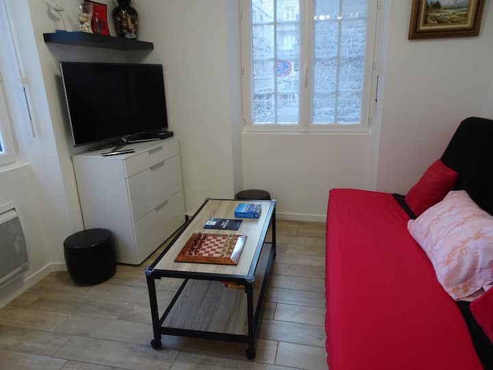 客厅配有沙发BZ Bultex床垫、电视、WIFI、国际象棋游戏。   