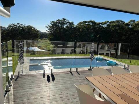 Bó Farm Luxury Berry Farmhouse on 25 acres