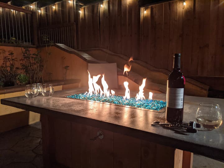 House in Oakland hills, hot tub, big yard, no pets