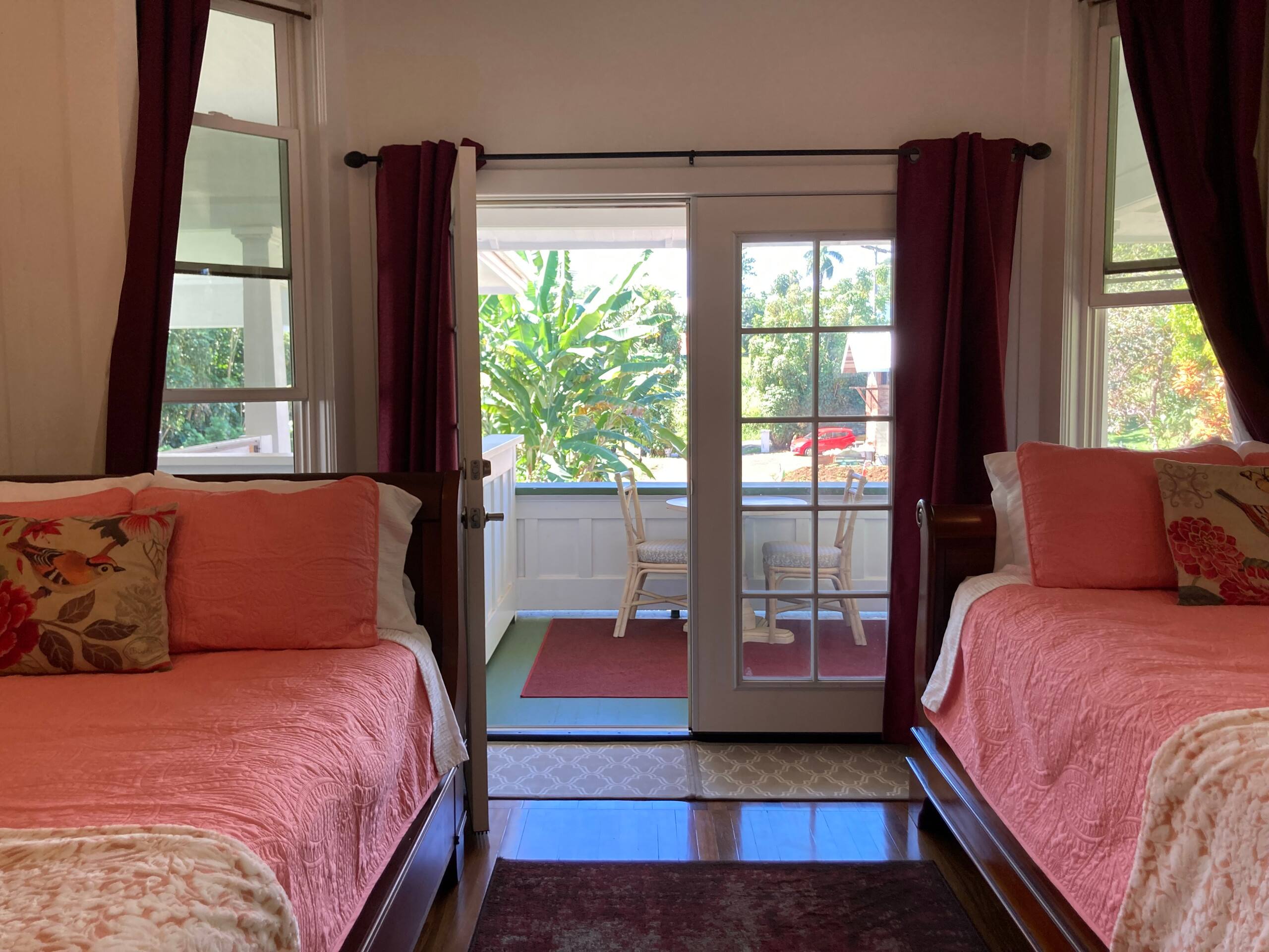 Hilo Bay Oceanfront B&B (Room #5) Sleeps 4 - Image 6